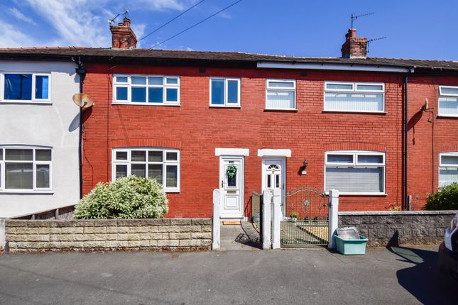 3 bed property, in Crown Street, £160,000