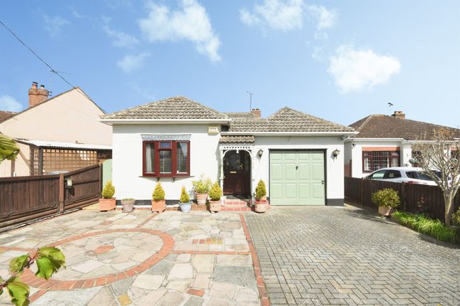 2 bed property, in Jubilee Avenue, £500,000