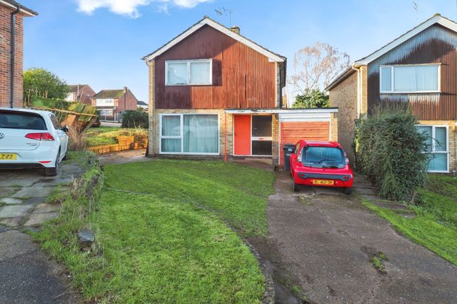 3 bed property, in Longleat Crescent, £310,000