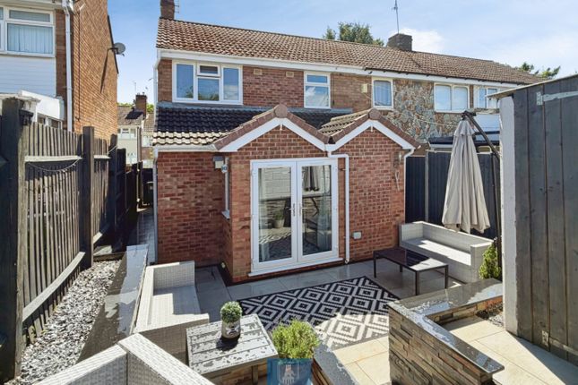 3 bed property, in Shetland Close, £235,000