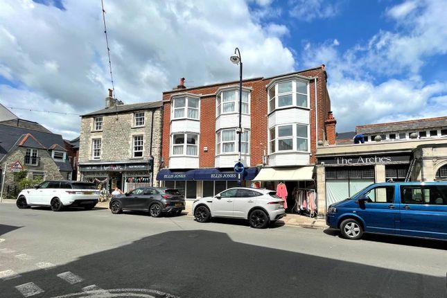 1 bed property, in High Street, £279,500