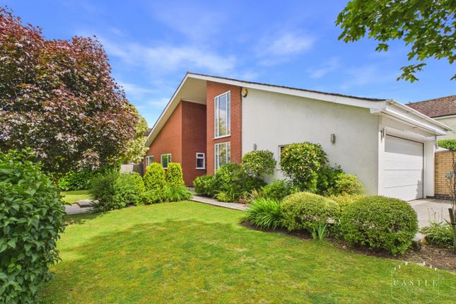 4 bed property, in Greenmoor Road, £750,000