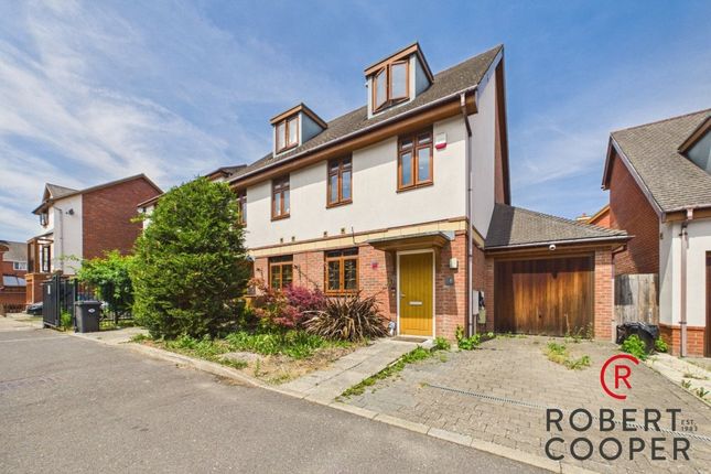 3 bed property, in Blagrove Crescent, £700,000