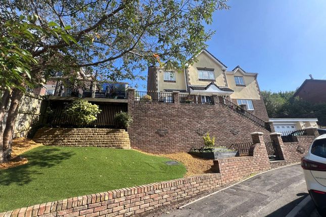 5 bed property, in Tyntyla Park, £579,999