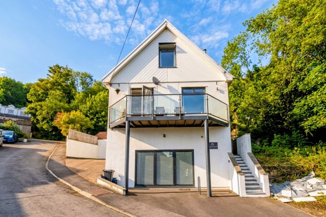 4 bed property, in Ffrwd Wen, £425,000