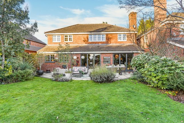 5 bed property, in Hollywood Lane, £750,000