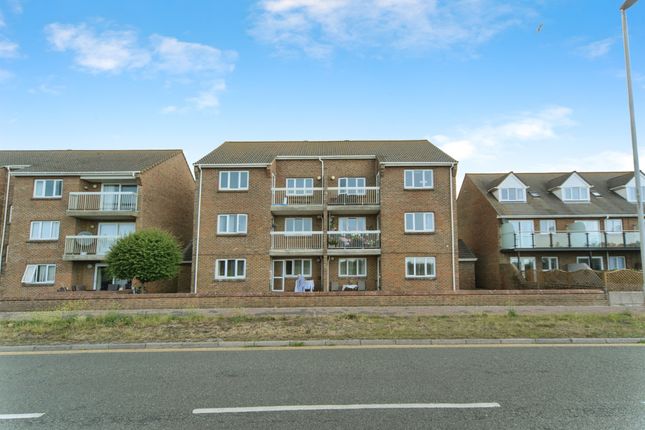 2 bed property, in Blakes Way, £209,950