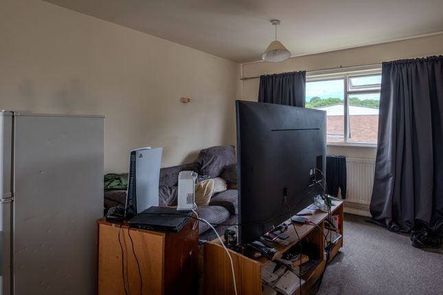 1 bed property, in Villa Court, £65,000
