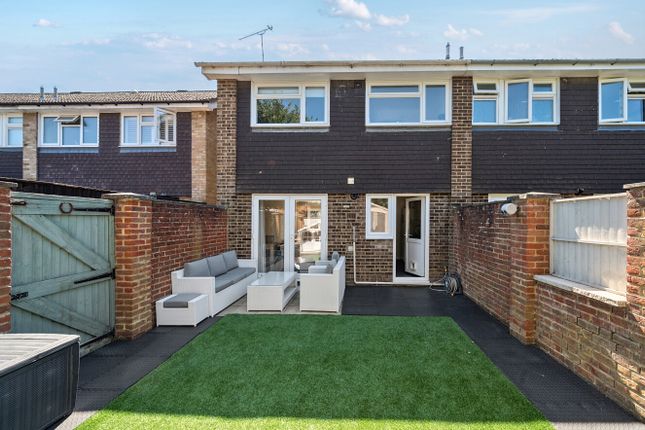 2 bed property, in Chester Way, £360,000