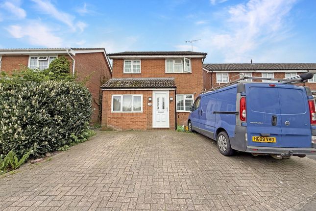 3 bed property, in Woodman Mead, £295,000