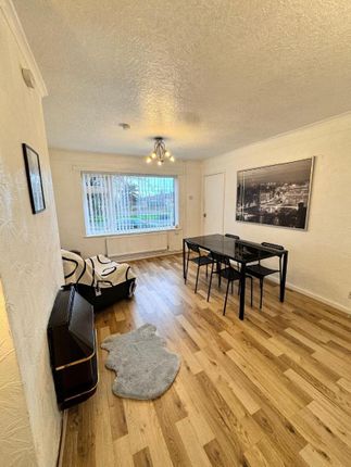 3 bed property, in Spa Road, £215,000