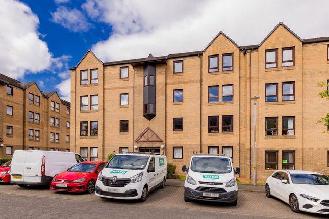 2 bed property, in 31/2 Parkside Terrace, £225,000
