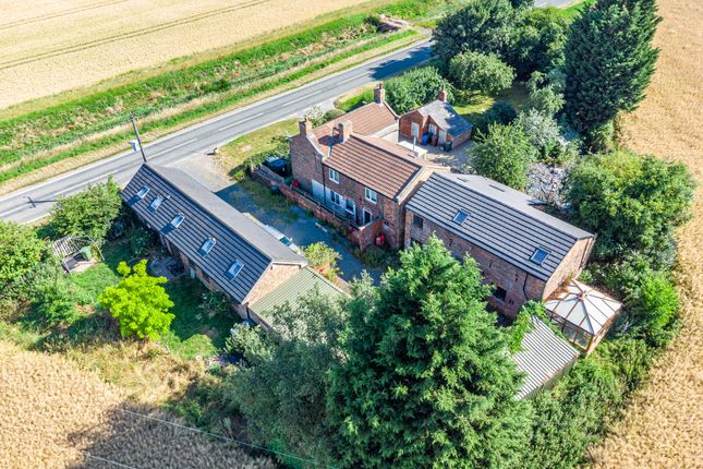 3 bed property, in Bishopdyke Road, £395,000