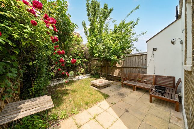 3 bed property, in Alloa Road, £725,000