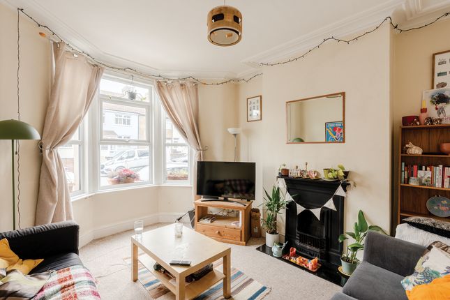 3 bed property, in Luckwell Road, £400,000