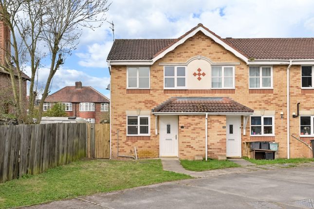 2 bed property, in Rainsborough Way, £255,000