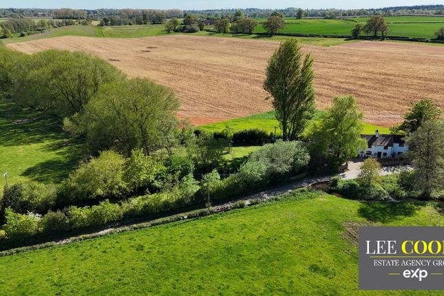 5 bed property, in Chatwell Lane, £780,000