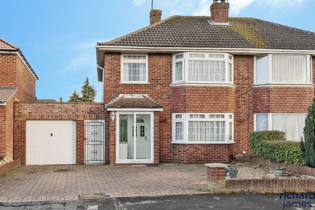 3 bed property, in Tudor Crescent, £335,000