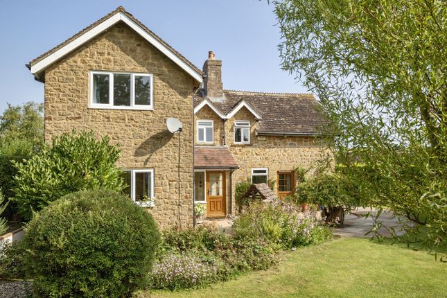 4 bed property, in Sea, £470,000