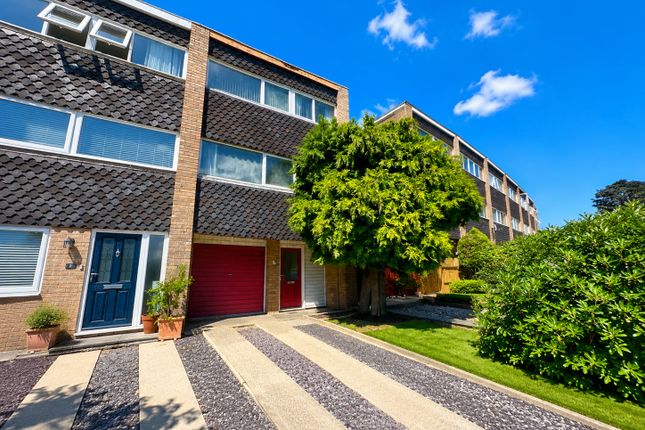 4 bed property, in Winston Court, £250,000