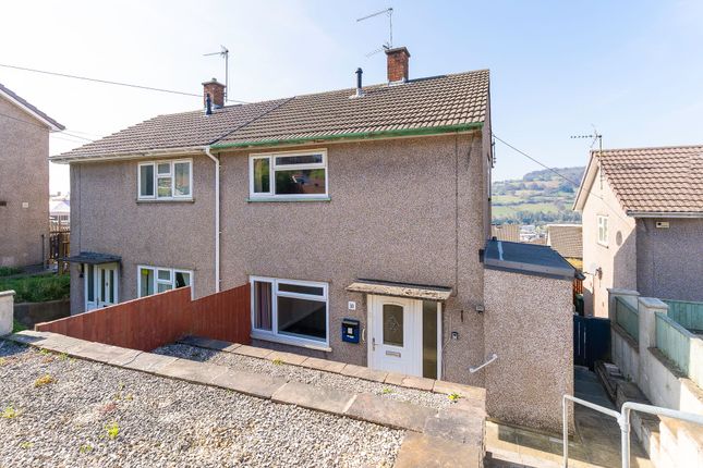 2 bed property, in Forsythia Close, £125,000