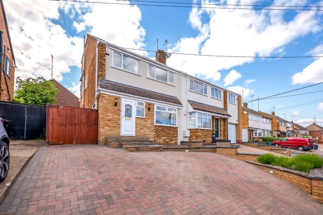 4 bed property, in Darent Mead, £450,000