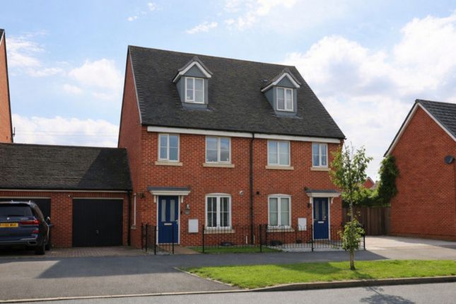 3 bed property, in Redcurrant Avenue, £400,000