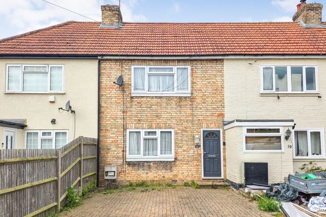 2 bed property, in Oxenhill Road, £275,000