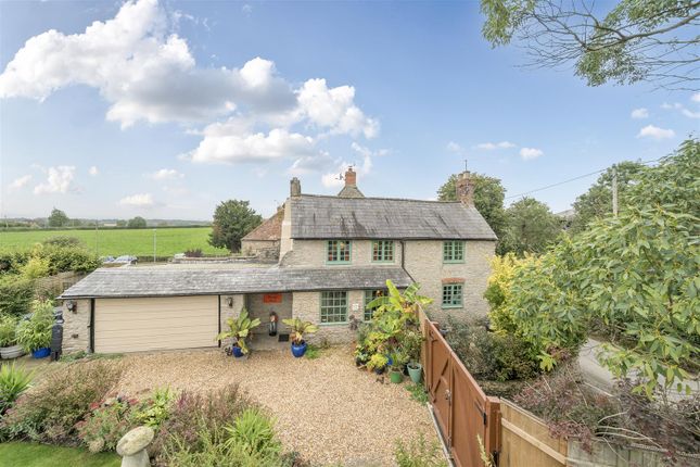 2 bed property, in Alweston, £425,000