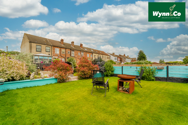 2 bed property, in Wakefield Road, £198,500