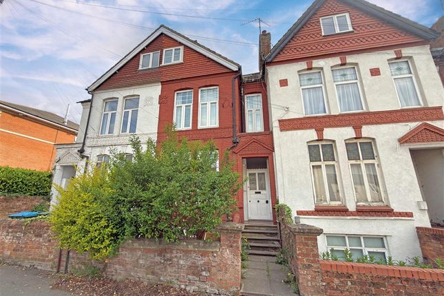 1 bed property, in Bicester Road, £65,000