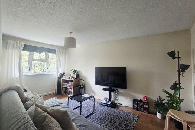 1 bed property, in Brook Drive SE11, £375,000