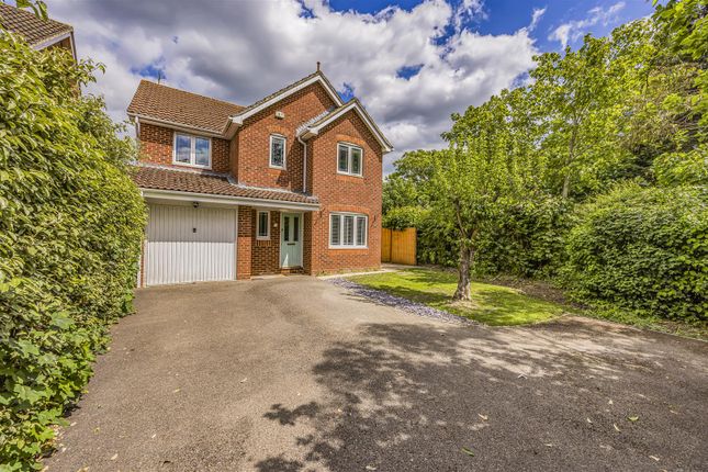 4 bed property, in Kingfisher Drive, £500,000