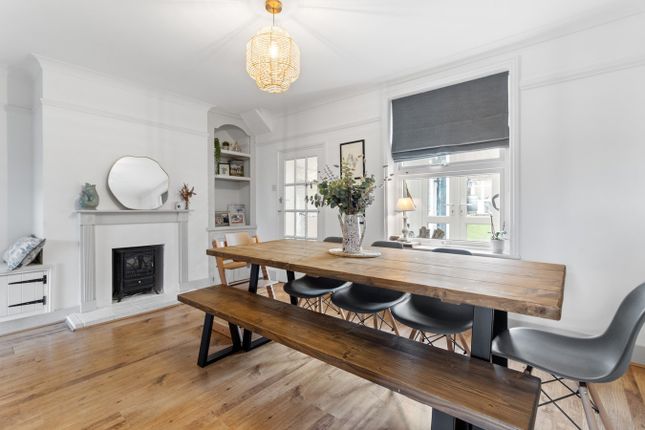 2 bed property, in Ersham Road, £285,000