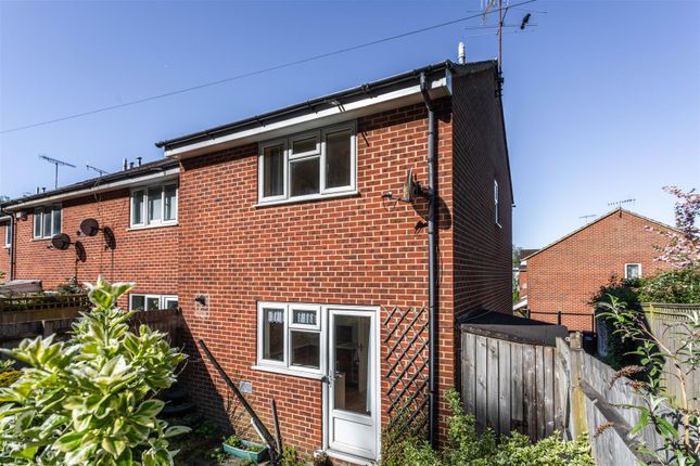 2 bed property, in The Spinneys, £345,000