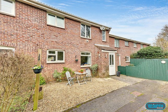1 bed property, in Alderton Way, £120,000