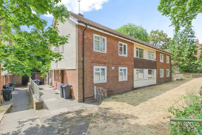 3 bed property, in Kingsbury Road, £125,000