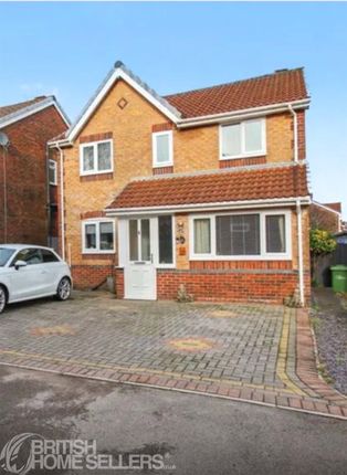 4 bed property, in Gwaun Y Cwrt, £390,000