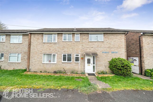 2 bed property, in Andover Road, £165,000