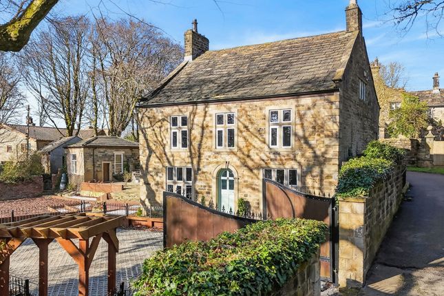 4 bed property, in Edge End Lane, £450,000