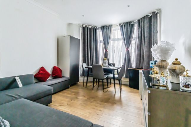 2 bed property, in Melfort Road, £325,000