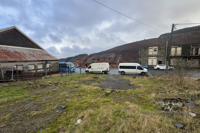 Studio, in Howard Street, £100,000