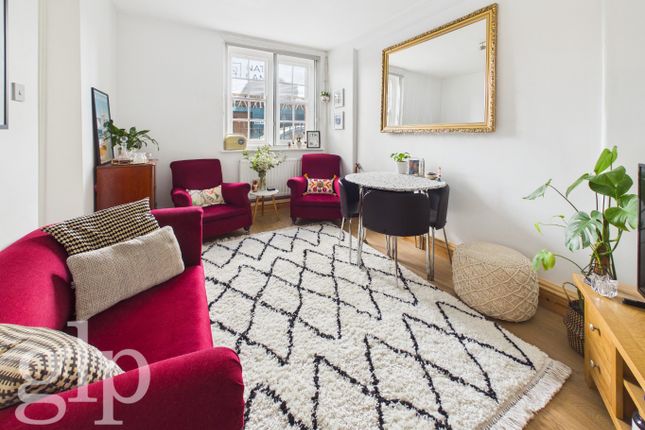 2 bed property, in Sinclair House, £625,000