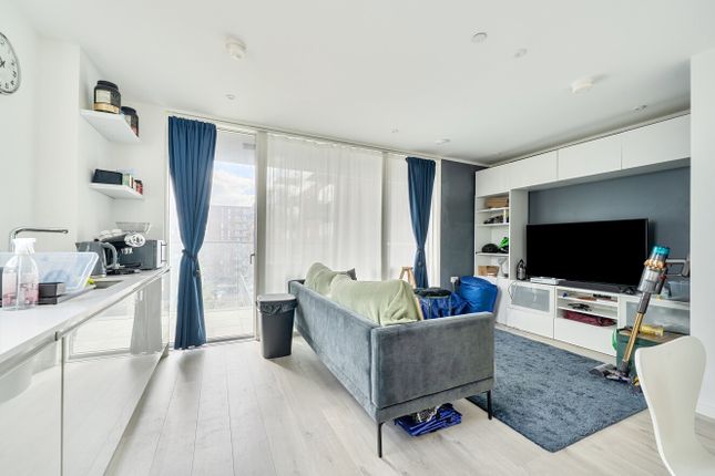 2 bed property, in Corsican Square, £465,000