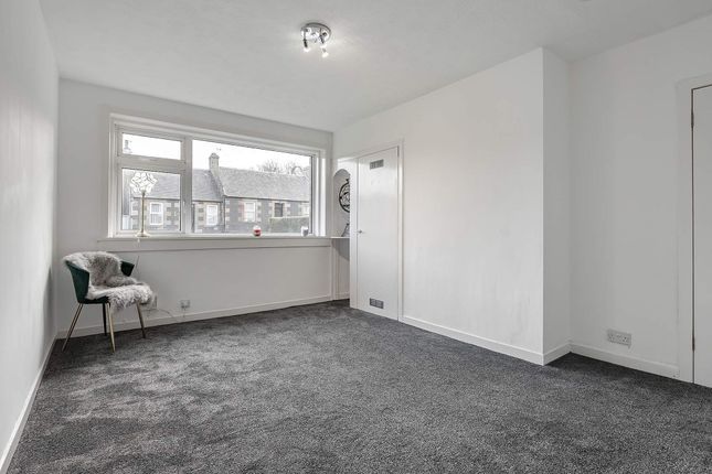 2 bed property, in North Street, £140,000