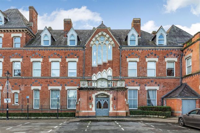 2 bed property, in Royal Sutton Place, £230,000