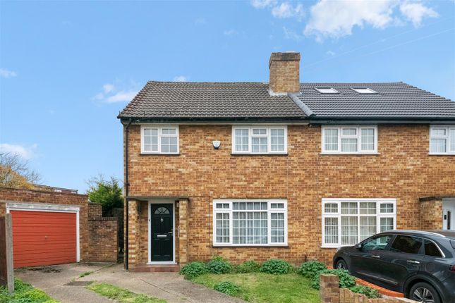 3 bed property, in Newcroft Close, £585,000