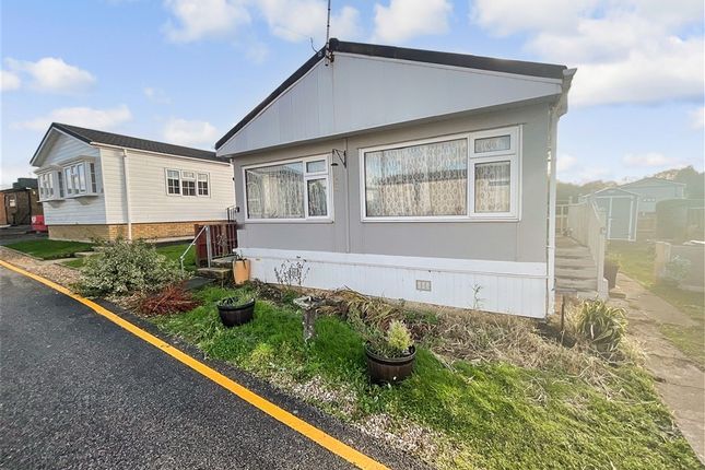 2 bed property, in Lower Dunton Road, £110,000