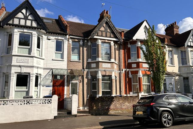 3 bed property, in Maybury Gardens, £774,950