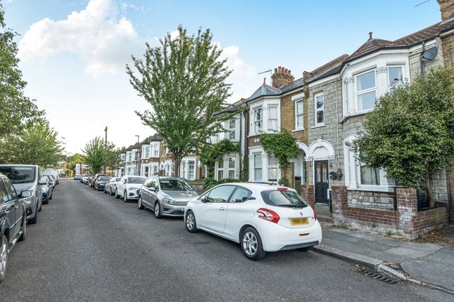 3 bed property, in Holtwhite Avenue, £600,000